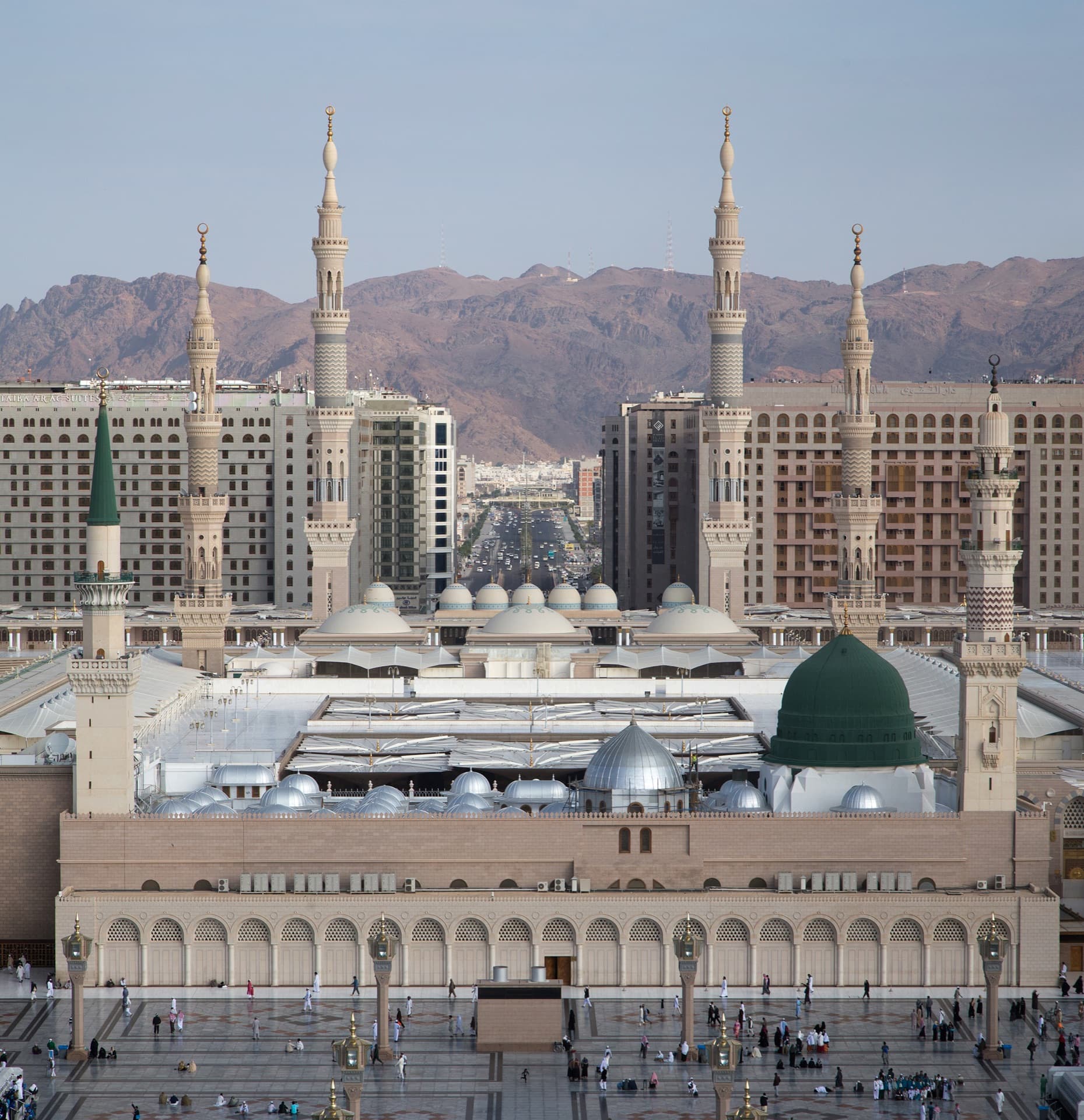Wide view of Masjid an-Nabawi, Madinah